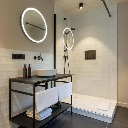 The Adams - Self Check In Hotel
